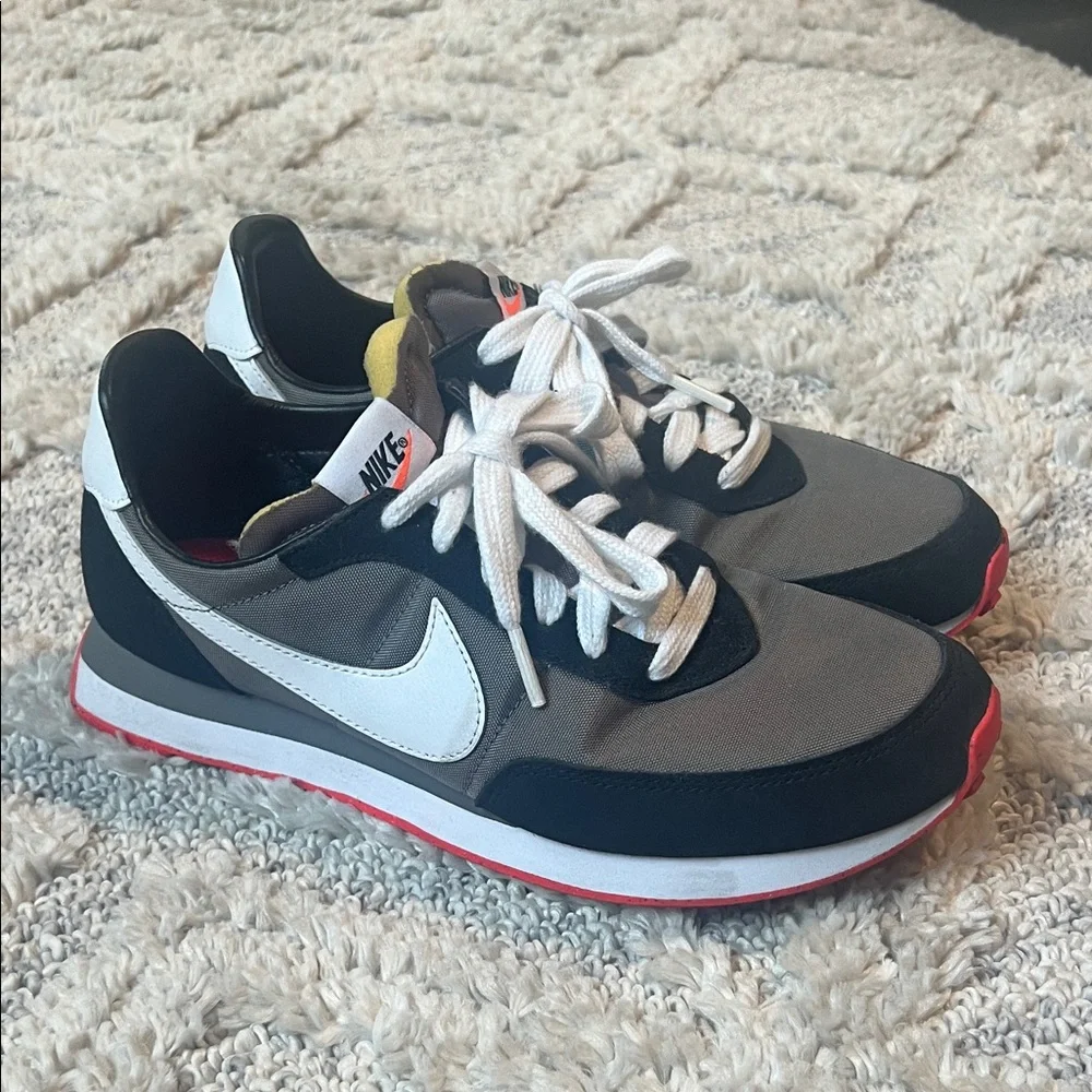 Nike Boys Black and Gray Sneakers with White Laces